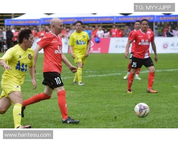 从球场到搞笑舞台 足球明星们的趣味人生大揭秘