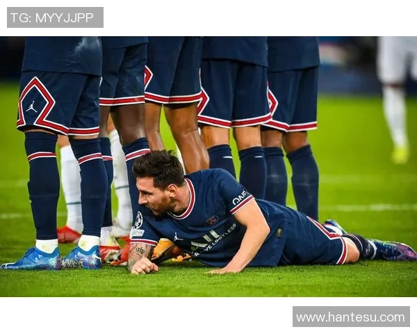 足球巨星九宫格头部动作精彩呈现 揭秘场上霸气瞬间与技巧背后 足球巨星九宫格头部动作精彩呈现 揭秘场上霸气瞬间与技巧背后